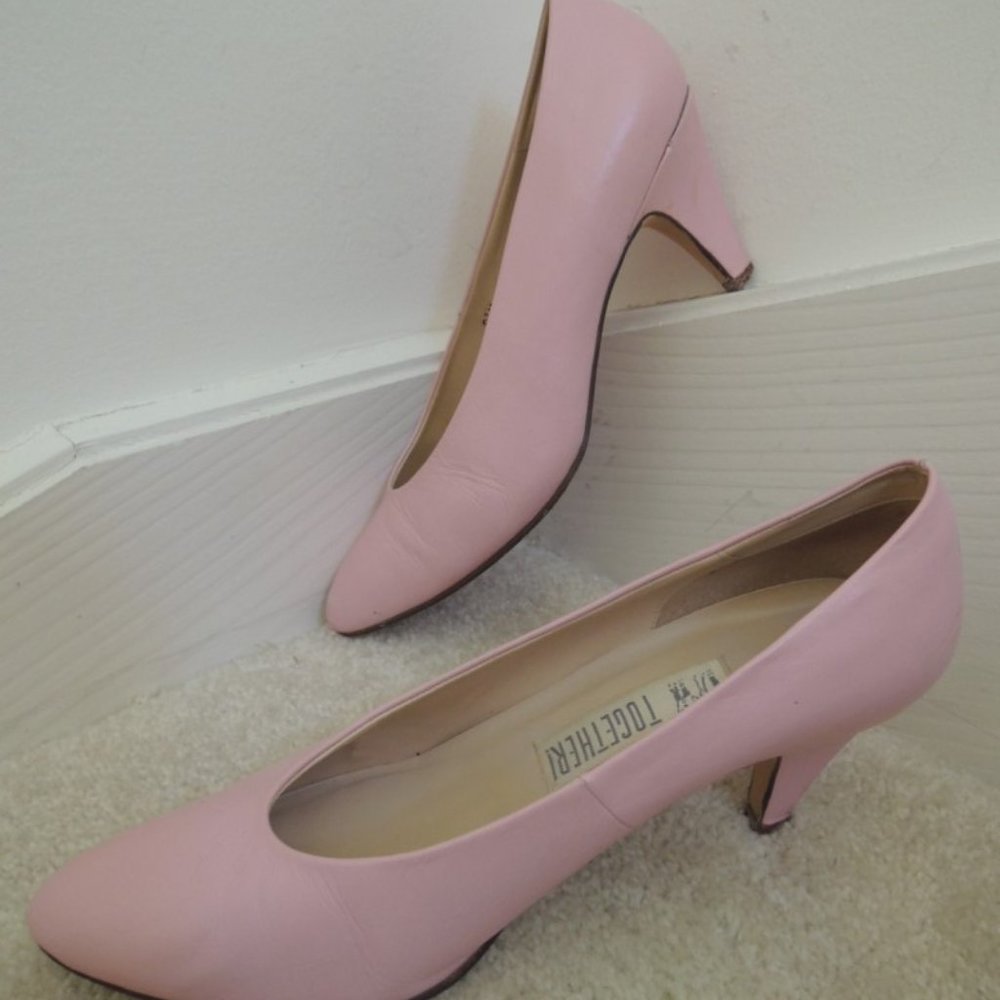 Ladies Shoes Size 8 1/2 M Pink Leather 3" Heels